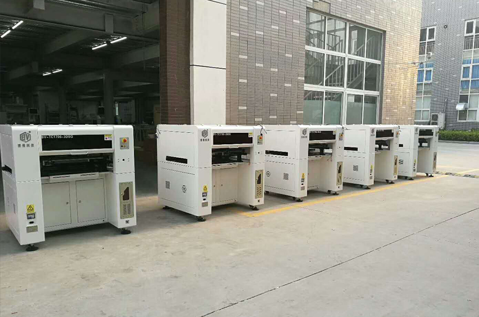 重慶客戶SMT設(shè)備專車送貨，貨到上門安裝調(diào)試