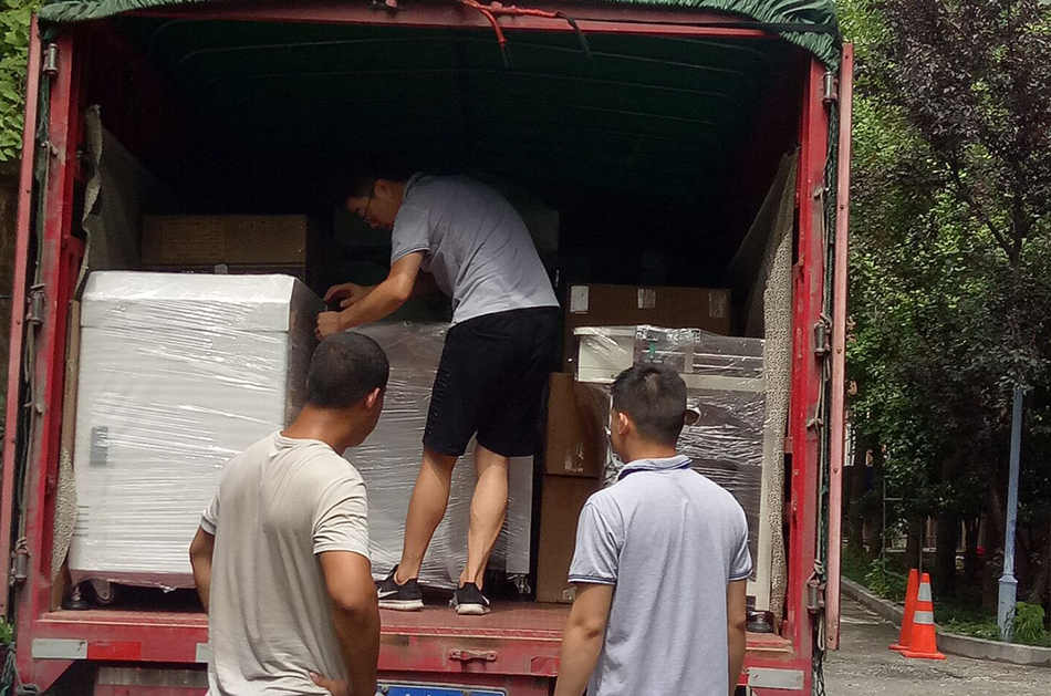 臺州客戶SMT設(shè)備專車送貨，貨到上門安裝調(diào)試