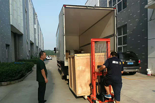 徐州客戶SMT設(shè)備專車送貨，貨到上門安裝調(diào)試