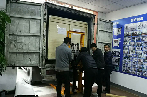 蚌埠客戶SMT設(shè)備專車送貨，貨到上門安裝調(diào)試