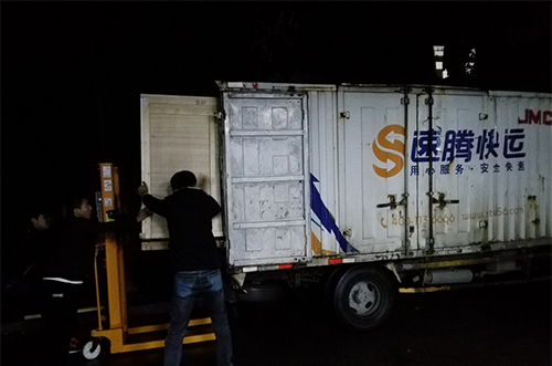 湛江客戶SMT設備專車送貨，貨到上門安裝調試